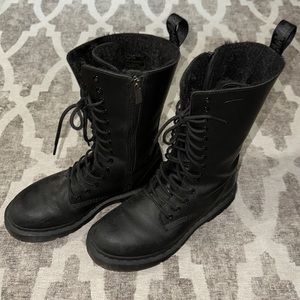 Dr Martens all weather lace up mid calf boots in black size 8